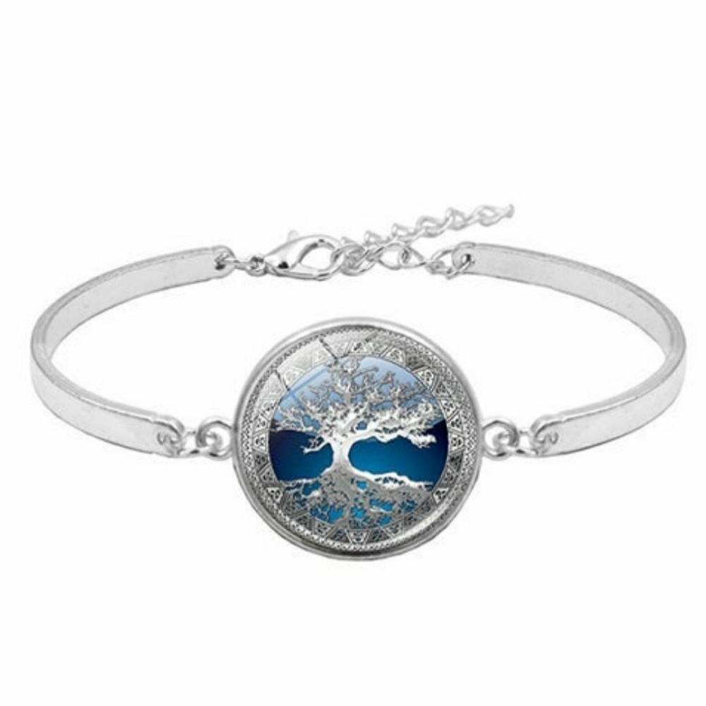 New Stunning Bracelet Fashioned in Silver!